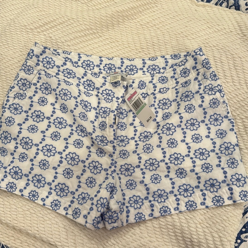 Brand new with tags Vineyard Vines pattern shorts.